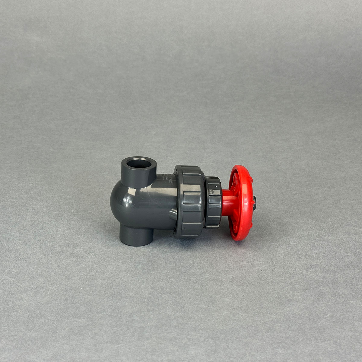 PVC Absperrhahn / Absperrventil grau / rot 20 mm